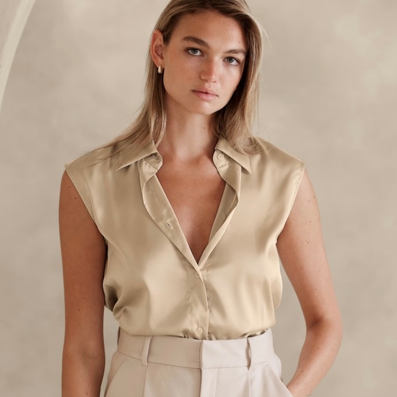 Banana Republic Tops - NWT Banana Republic Collared Blouse Button Up Top